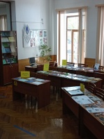В читальном зале библиотеки ЧИ БГУ оформлена композиция «День знаний – главный праздник сентября»